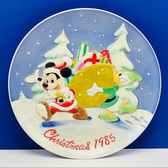 Disney Holiday Mickey Mouse Christmas Plate 985 Santas Helpers